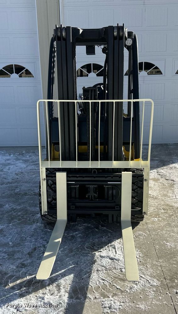 image for item EK9916 Yale GLP050VXNKAE084 forklift