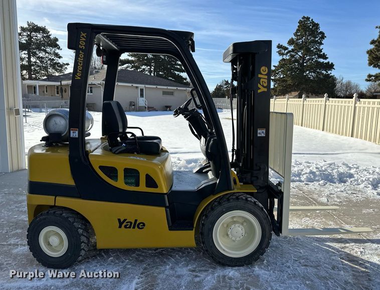 image for item EK9916 Yale GLP050VXNKAE084 forklift