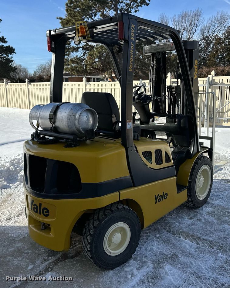 image for item EK9916 Yale GLP050VXNKAE084 forklift