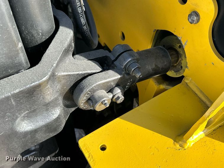 image for item EK9916 Yale GLP050VXNKAE084 forklift