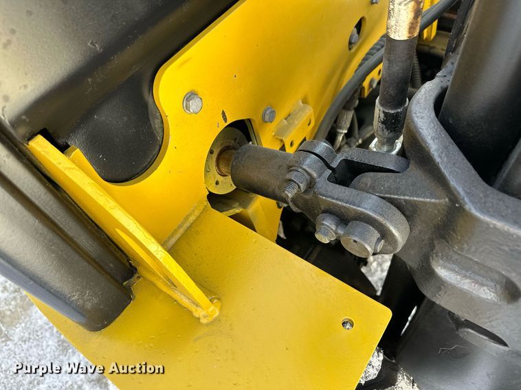 image for item EK9916 Yale GLP050VXNKAE084 forklift