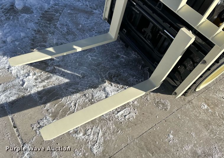 image for item EK9916 Yale GLP050VXNKAE084 forklift