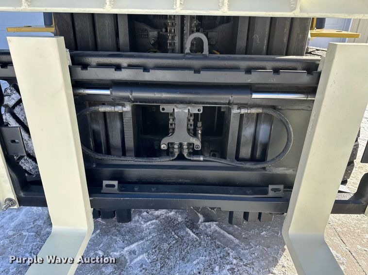 image for item EK9916 Yale GLP050VXNKAE084 forklift