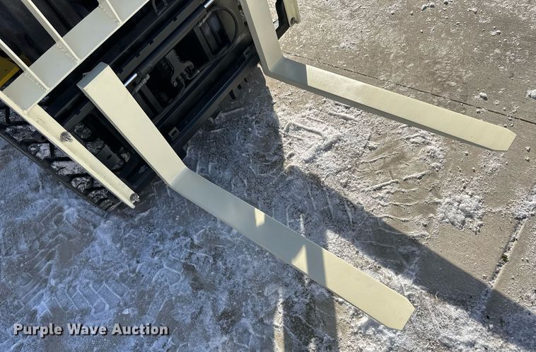 image for item EK9916 Yale GLP050VXNKAE084 forklift