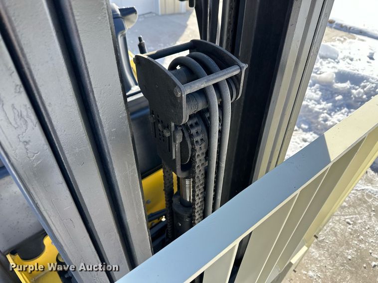 image for item EK9916 Yale GLP050VXNKAE084 forklift