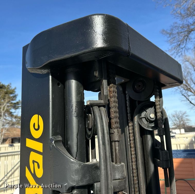 image for item EK9916 Yale GLP050VXNKAE084 forklift