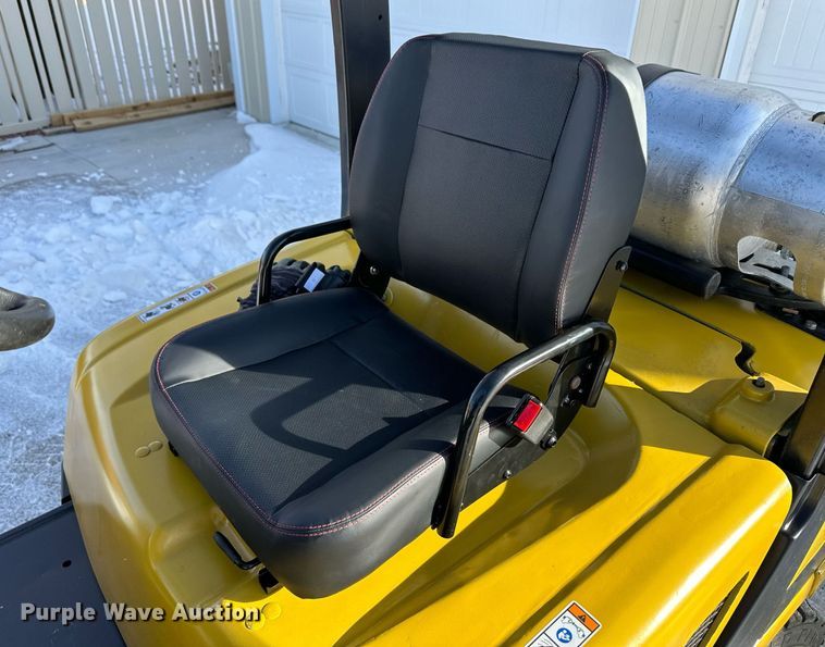 image for item EK9916 Yale GLP050VXNKAE084 forklift