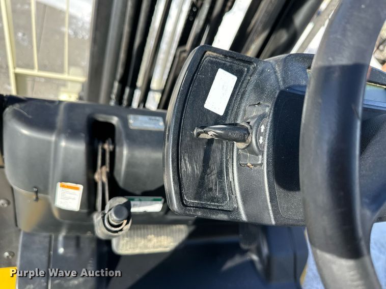 image for item EK9916 Yale GLP050VXNKAE084 forklift