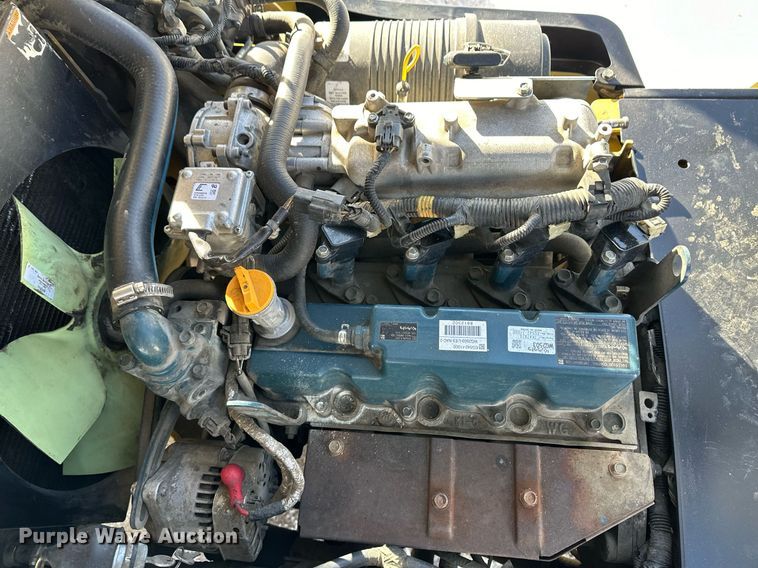 image for item EK9916 Yale GLP050VXNKAE084 forklift