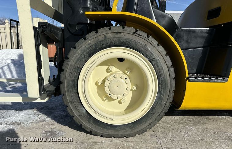 image for item EK9916 Yale GLP050VXNKAE084 forklift