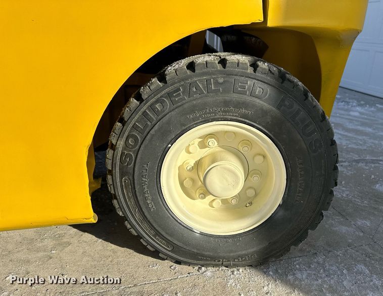 image for item EK9916 Yale GLP050VXNKAE084 forklift