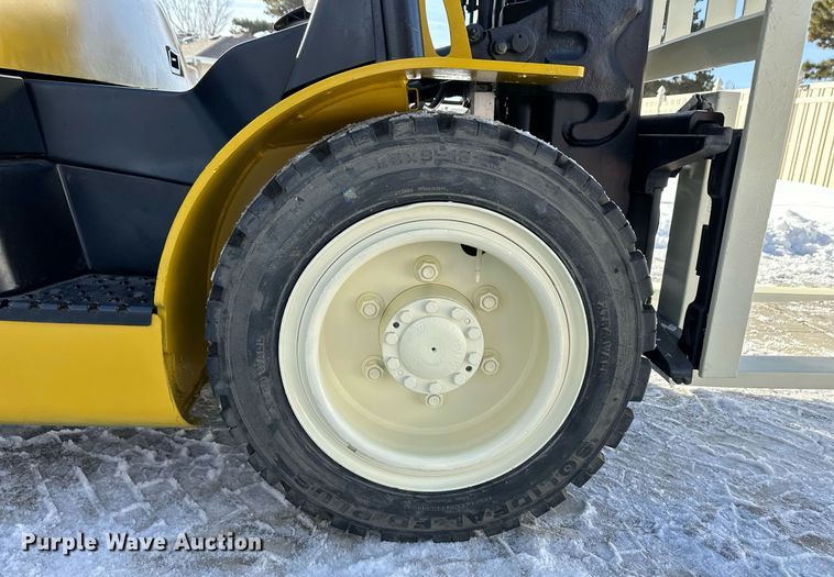 image for item EK9916 Yale GLP050VXNKAE084 forklift