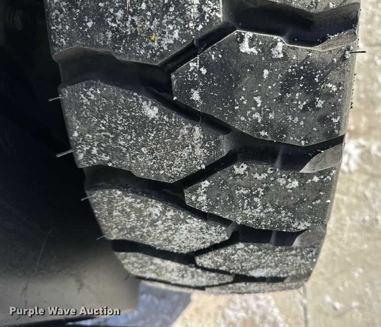 image for item EK9916 Yale GLP050VXNKAE084 forklift