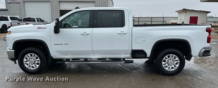 image for item IB9334 2022 Chevrolet Silverado 2500HD  Crew Cab pickup truck