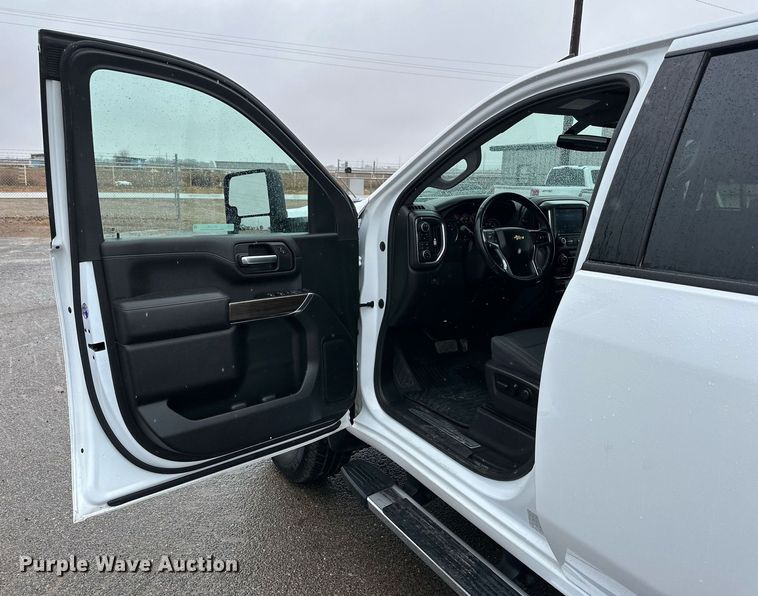 image for item IB9334 2022 Chevrolet Silverado 2500HD  Crew Cab pickup truck