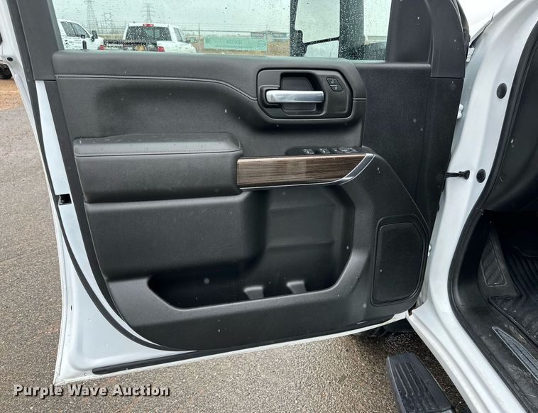 image for item IB9334 2022 Chevrolet Silverado 2500HD  Crew Cab pickup truck