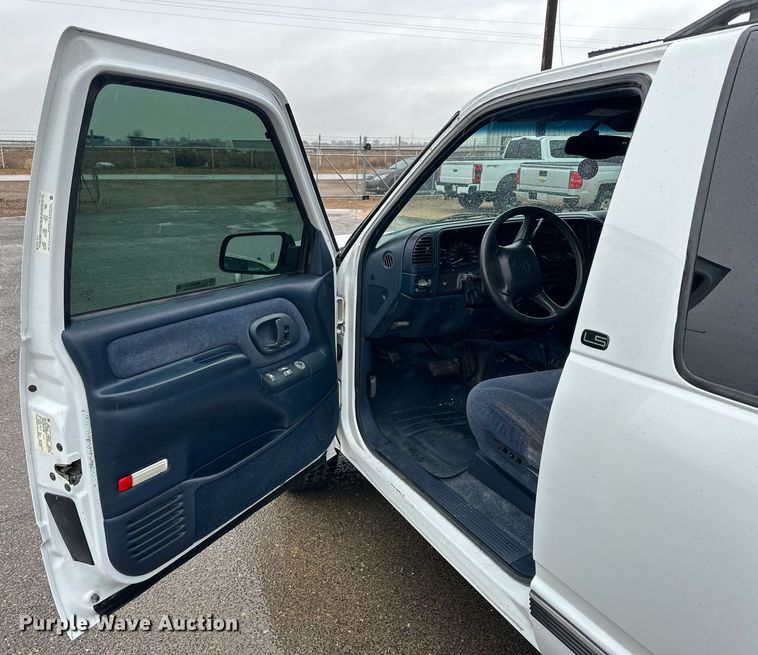 image for item IB9335 1999 Chevrolet Tahoe SUV