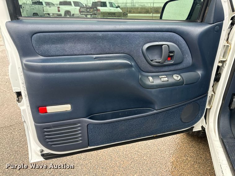 image for item IB9335 1999 Chevrolet Tahoe SUV