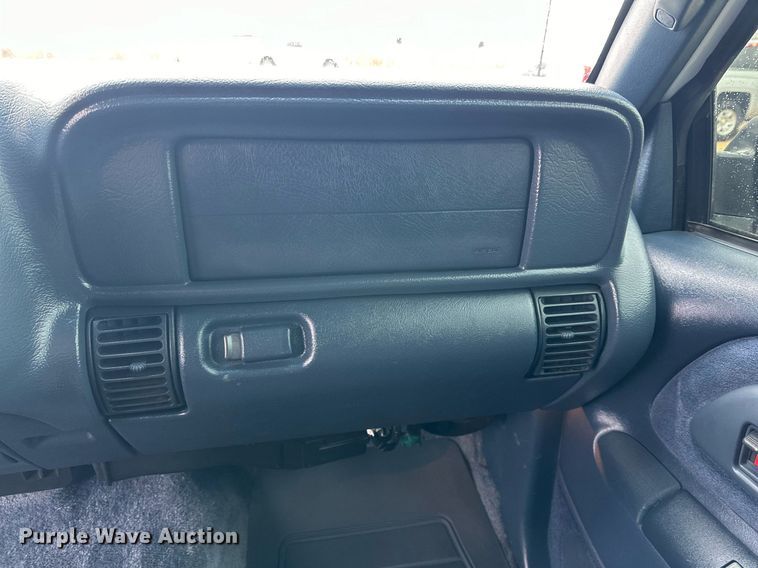 image for item IB9335 1999 Chevrolet Tahoe SUV