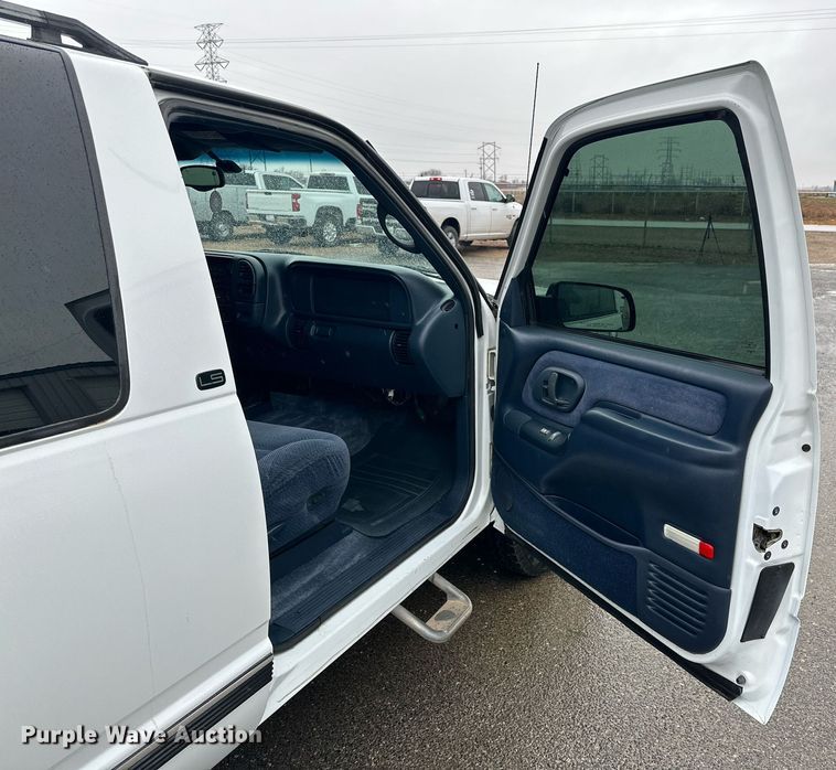 image for item IB9335 1999 Chevrolet Tahoe SUV