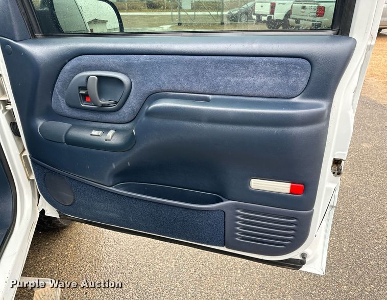 image for item IB9335 1999 Chevrolet Tahoe SUV