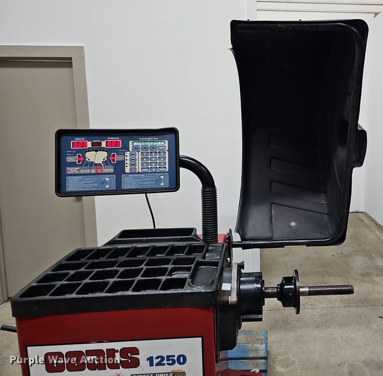 image for item IO9817 Coats 1250  tire balancer