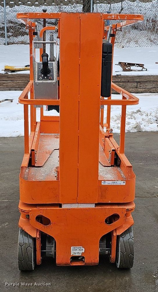 image for item IO9818 2019 Snorkel TM12E vertical lift