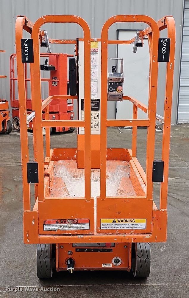 image for item IO9818 2019 Snorkel TM12E vertical lift