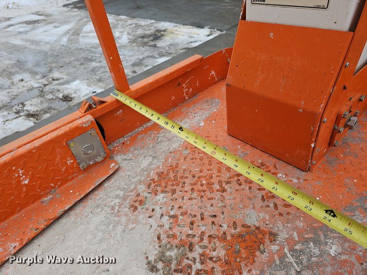 image for item IO9818 2019 Snorkel TM12E vertical lift