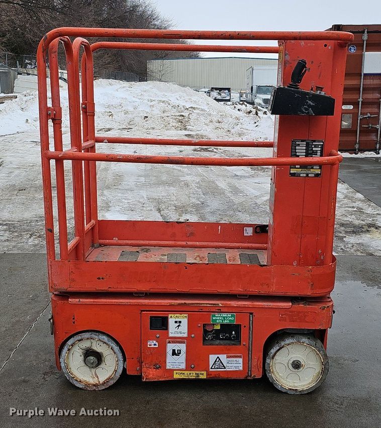 image for item IO9819 2014 Snorkel TM12 vertical lift