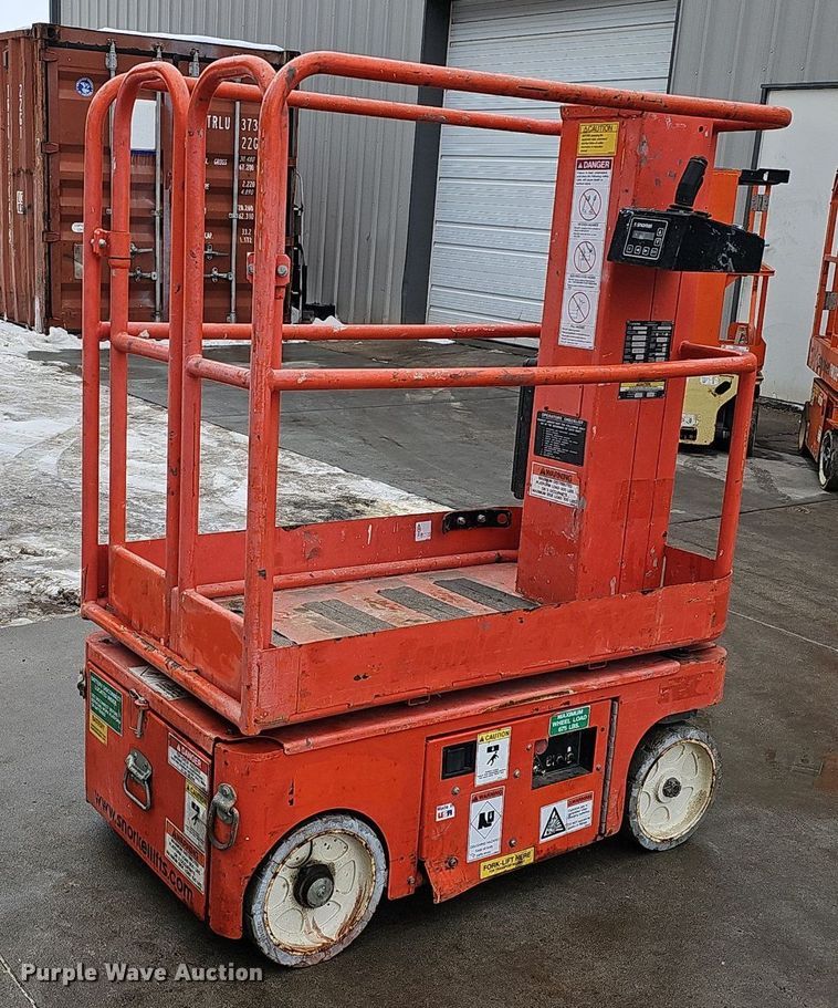 image for item IO9819 2014 Snorkel TM12 vertical lift