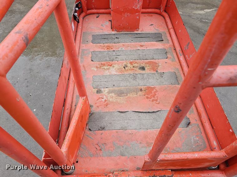 image for item IO9819 2014 Snorkel TM12 vertical lift