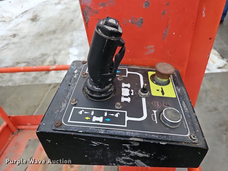 image for item IO9819 2014 Snorkel TM12 vertical lift