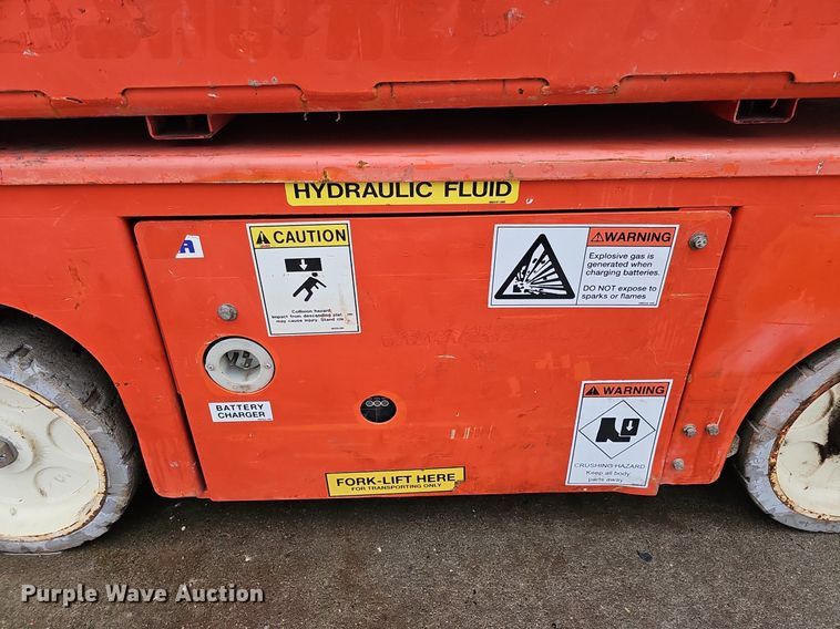 image for item IO9819 2014 Snorkel TM12 vertical lift