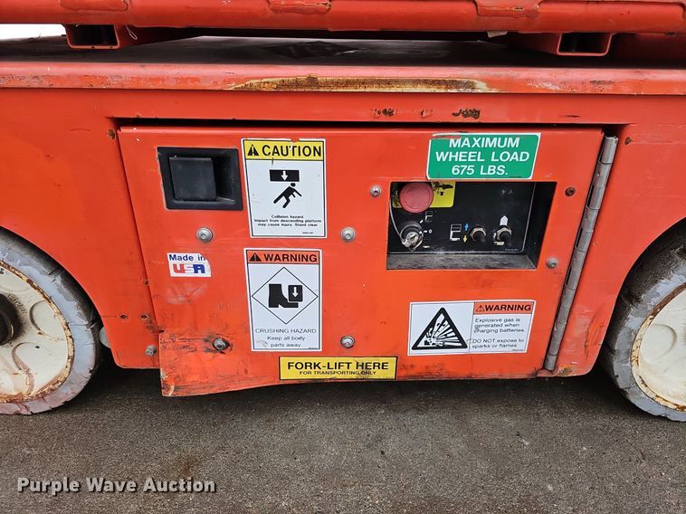 image for item IO9819 2014 Snorkel TM12 vertical lift