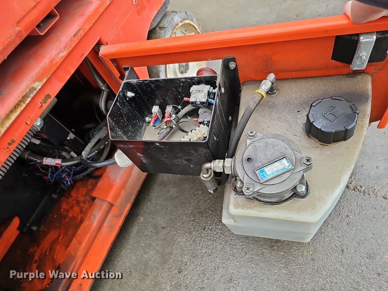 image for item IO9819 2014 Snorkel TM12 vertical lift