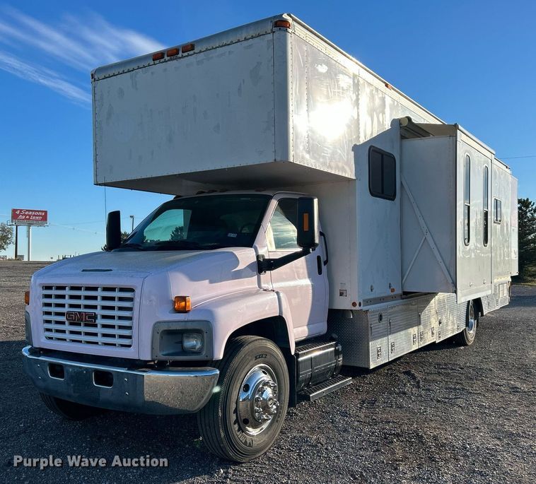 image for item KH9576 2007 GMC C7500 medical scanner truck