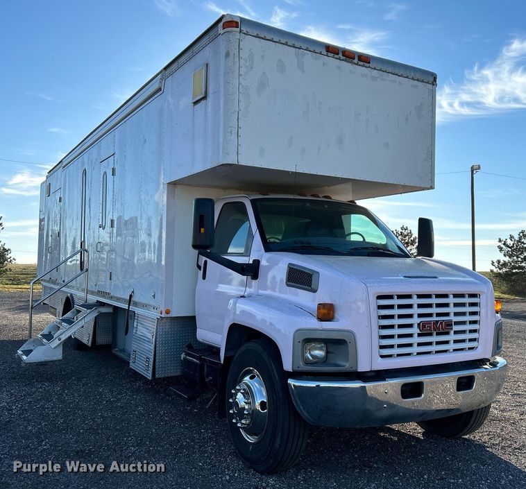 image for item KH9576 2007 GMC C7500 medical scanner truck