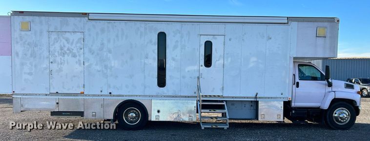 image for item KH9576 2007 GMC C7500 medical scanner truck