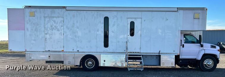 image for item KH9576 2007 GMC C7500 medical scanner truck