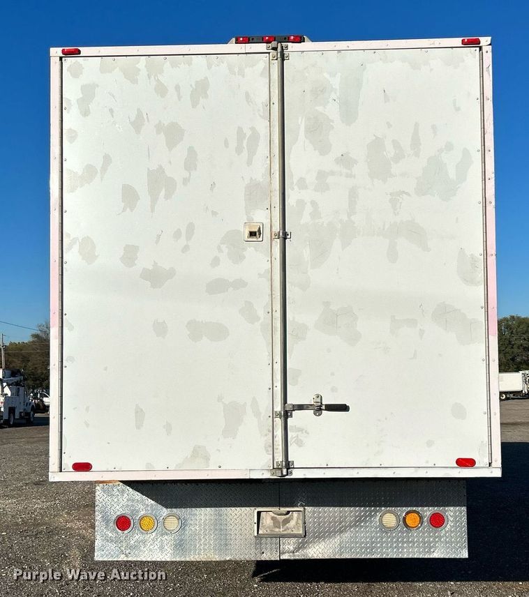 image for item KH9576 2007 GMC C7500 medical scanner truck