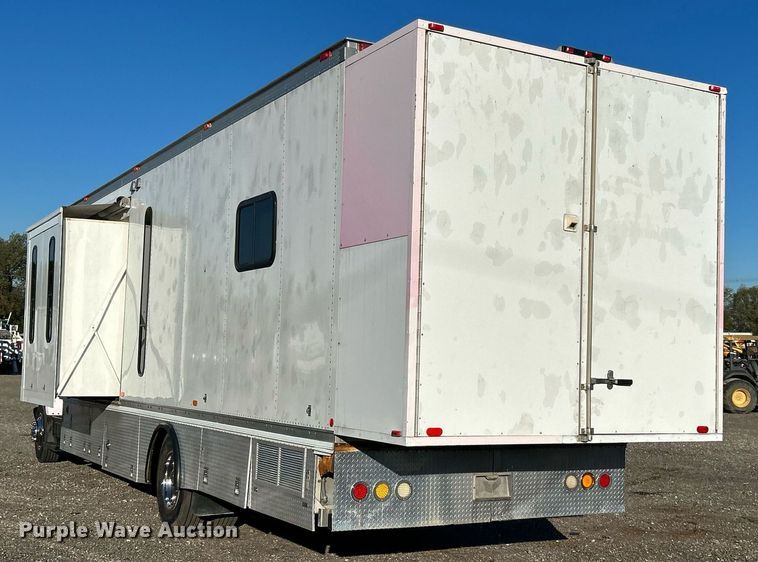 image for item KH9576 2007 GMC C7500 medical scanner truck