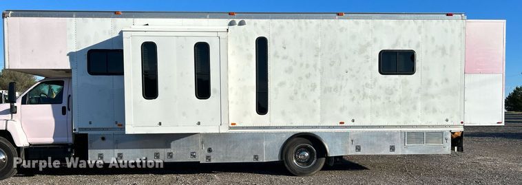 image for item KH9576 2007 GMC C7500 medical scanner truck