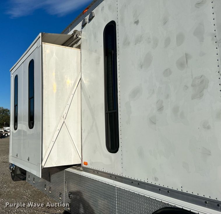 image for item KH9576 2007 GMC C7500 medical scanner truck