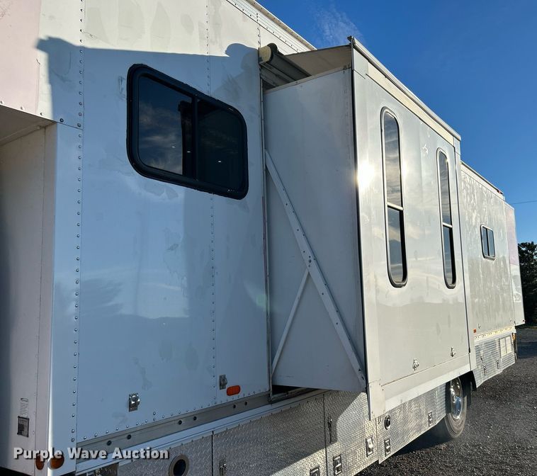 image for item KH9576 2007 GMC C7500 medical scanner truck