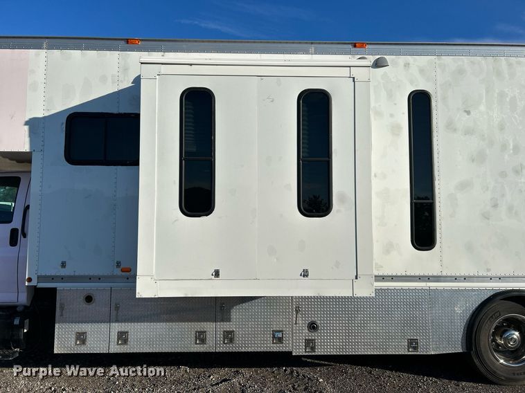 image for item KH9576 2007 GMC C7500 medical scanner truck