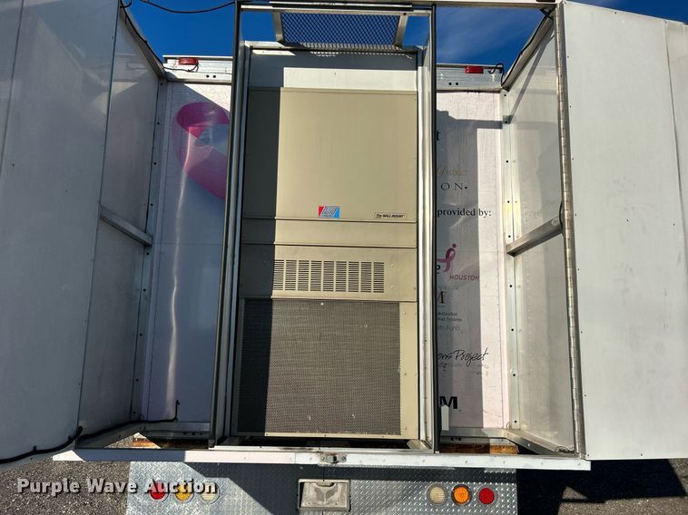 image for item KH9576 2007 GMC C7500 medical scanner truck