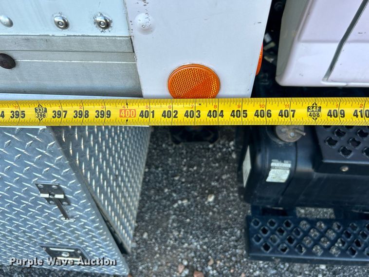 image for item KH9576 2007 GMC C7500 medical scanner truck