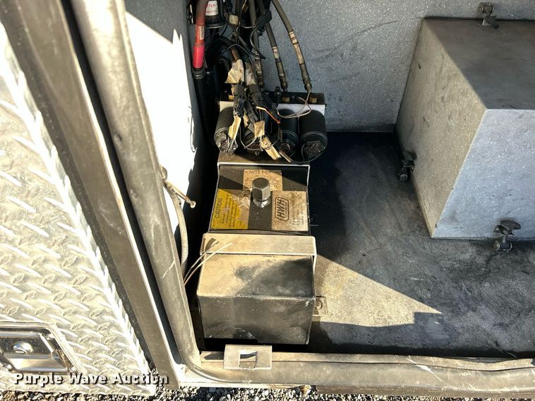 image for item KH9576 2007 GMC C7500 medical scanner truck