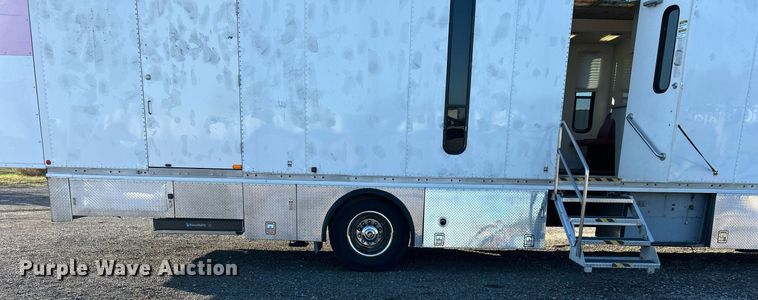 image for item KH9576 2007 GMC C7500 medical scanner truck